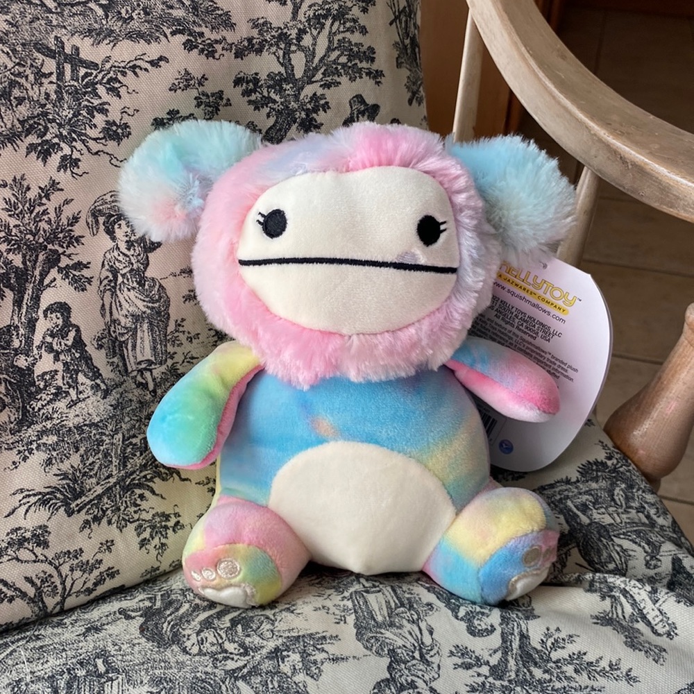 Squishmallow Zaylee the Bigfoot Squeezemallow